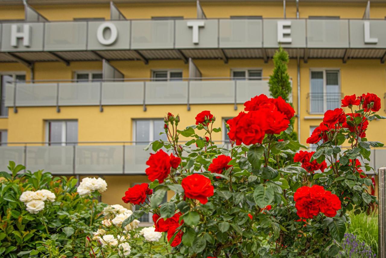 Hotel Sonnengarten Sommerhausen Exteriör bild