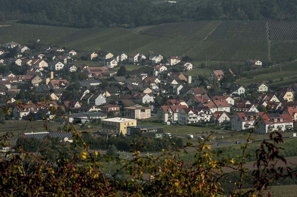 Hotel Sonnengarten Sommerhausen Exteriör bild